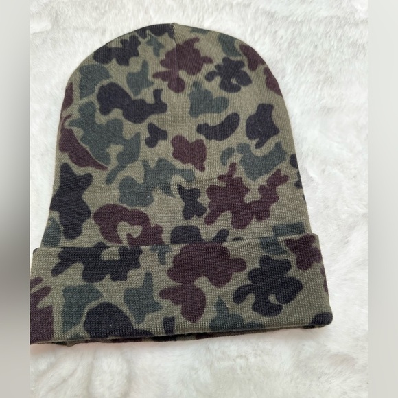Converse unisex’s Green Camo Beanie - Picture 2 of 5